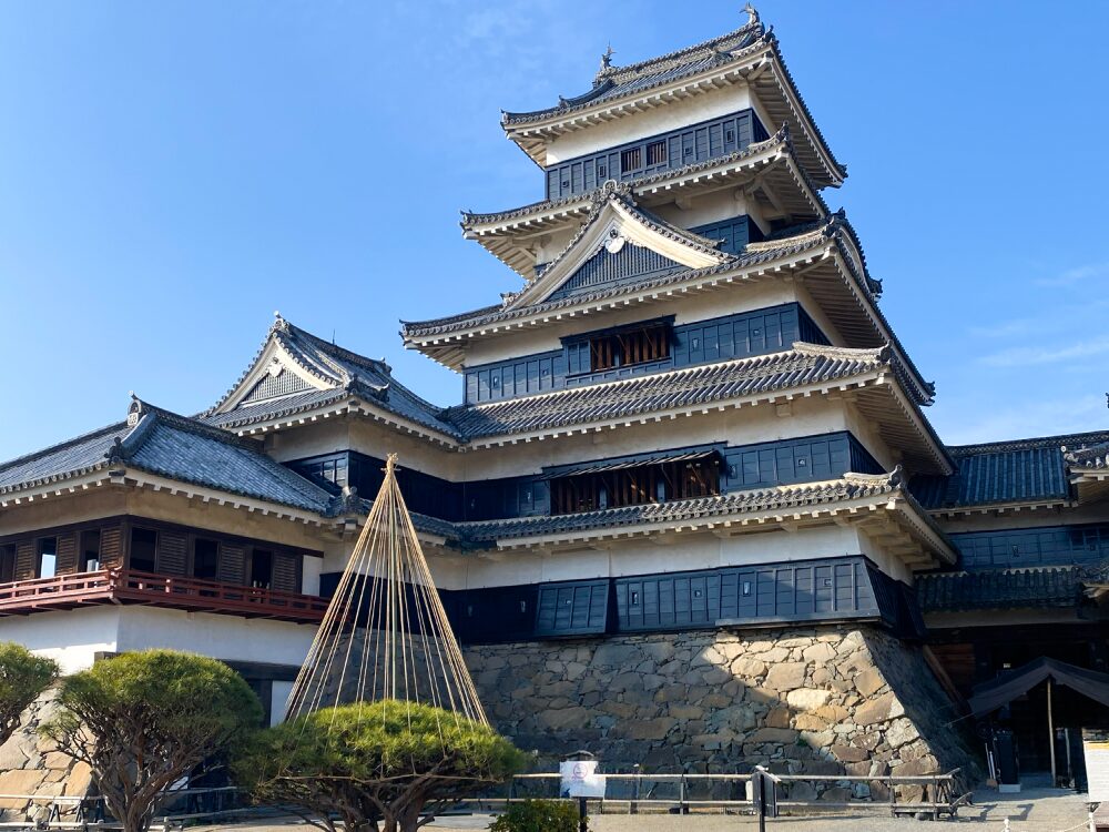 国宝：松本城の庭苑管理