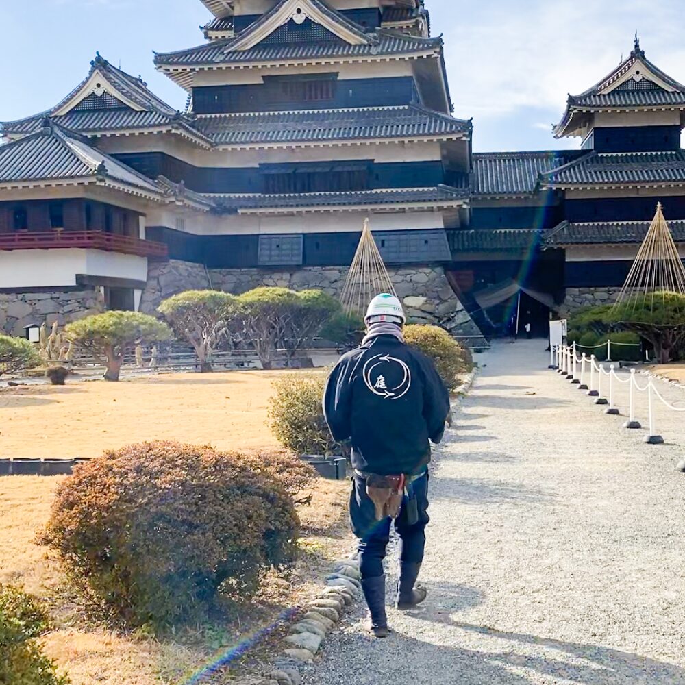 松本城の庭管理